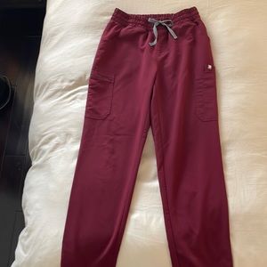 Figs Yola high waisted skinny scrub pant.